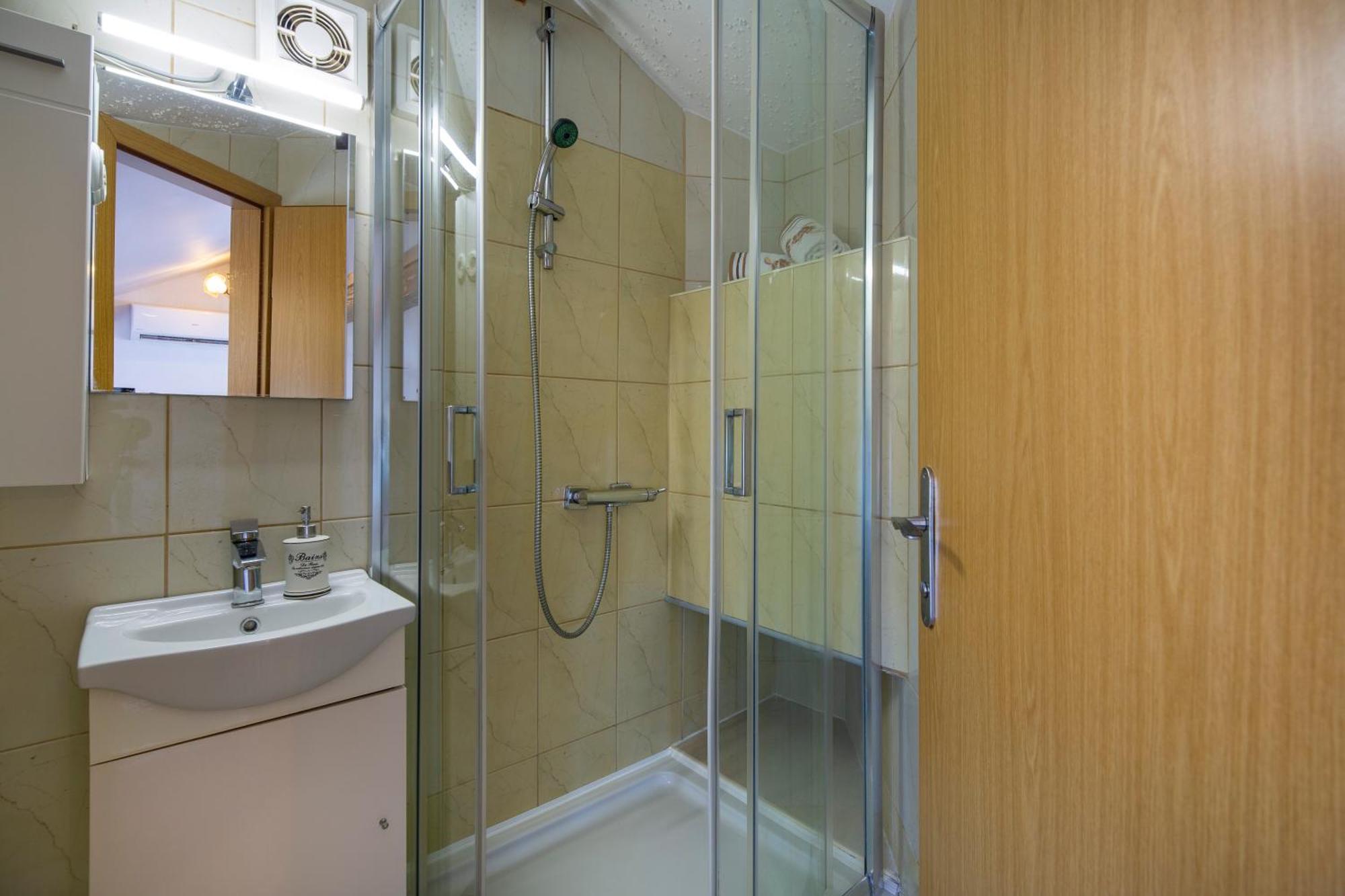 Apartman Viki Stinjan PUY Exterior foto