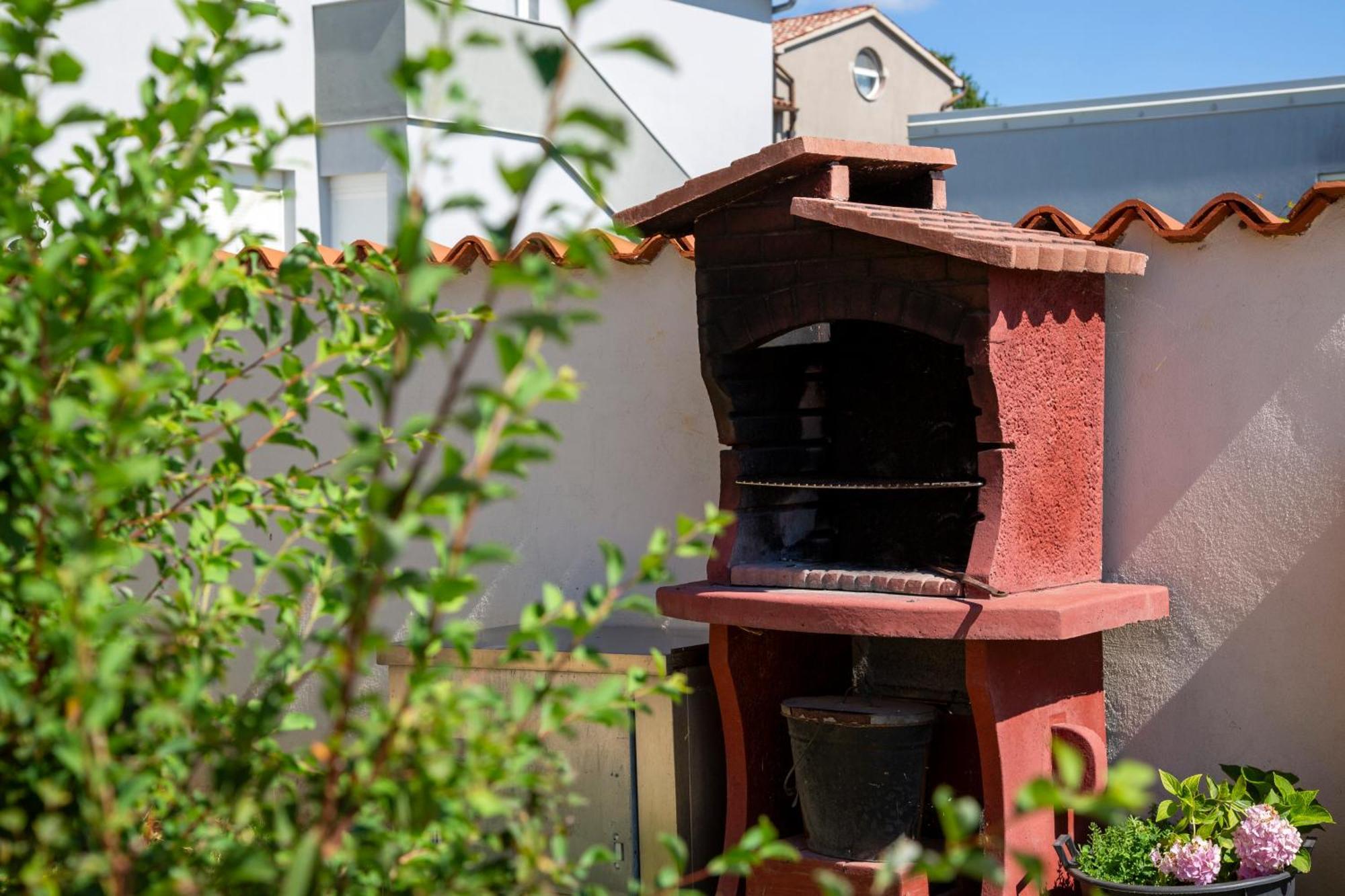 Apartman Viki Stinjan PUY Exterior foto